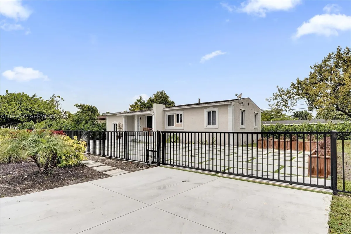 1001 NW 148th St, Miami FL 33168