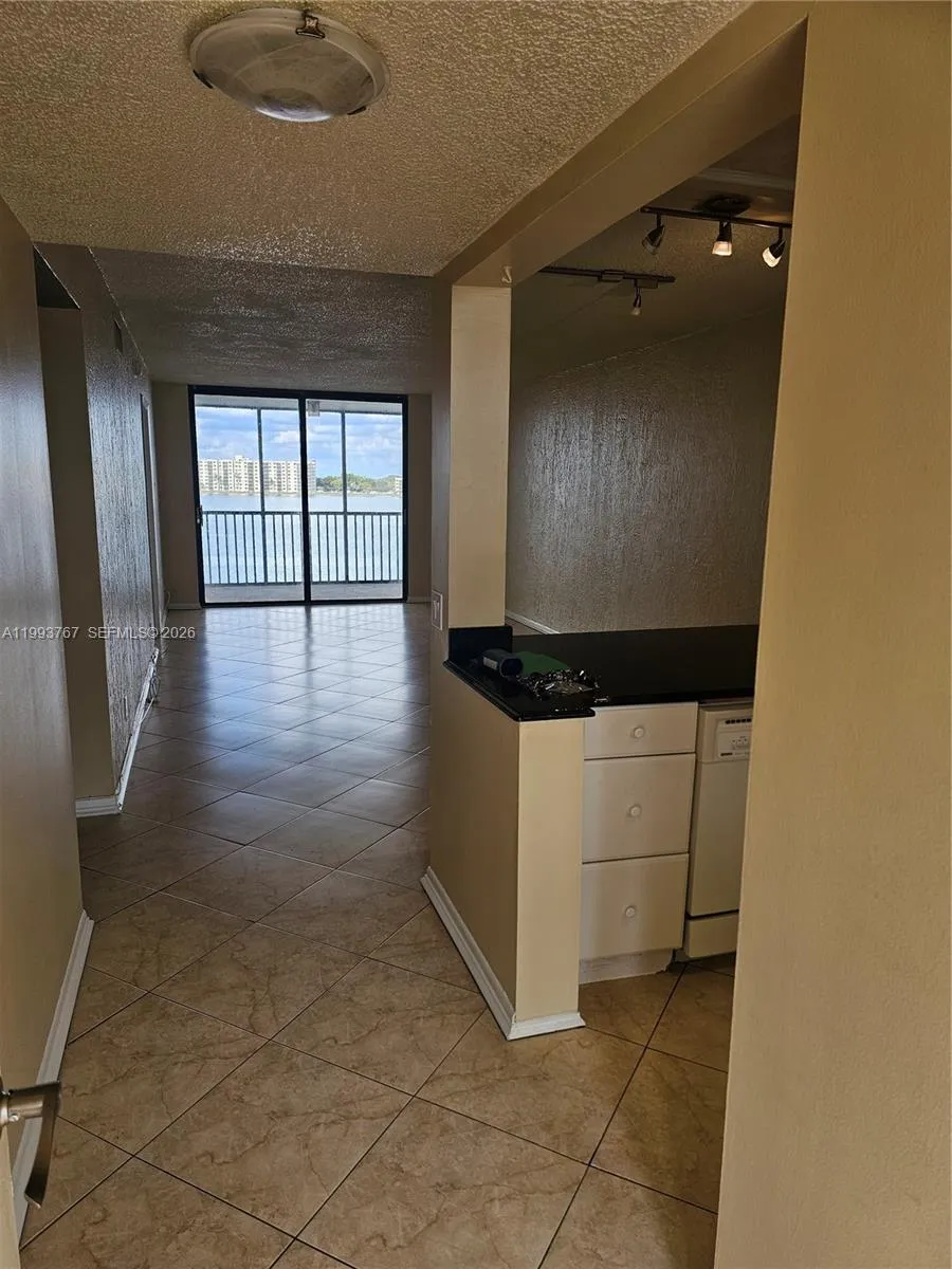 114 Lake Emerald Dr # 409, Oakland Park FL 33309