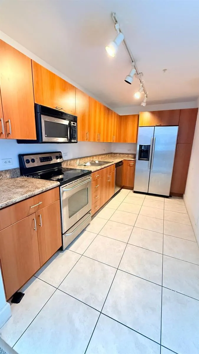 7501 E Treasure Dr # 8B, North Bay Village FL 33141