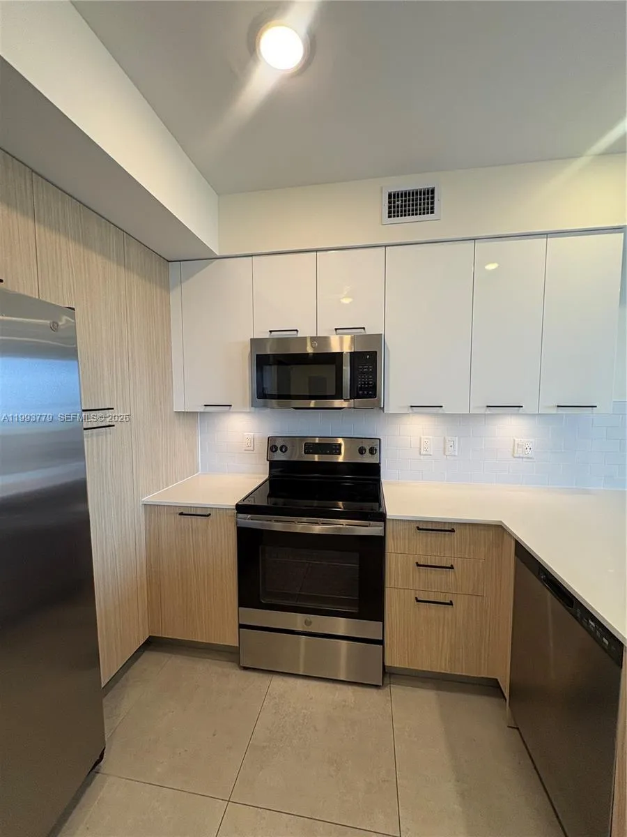 16395 Biscayne Blvd # 2010, North Miami Beach FL 33160