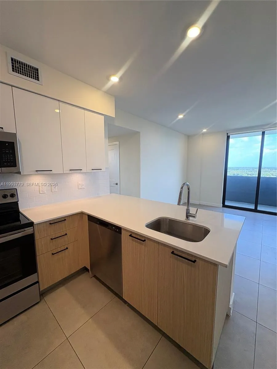 16395 Biscayne Blvd # 2010, North Miami Beach FL 33160