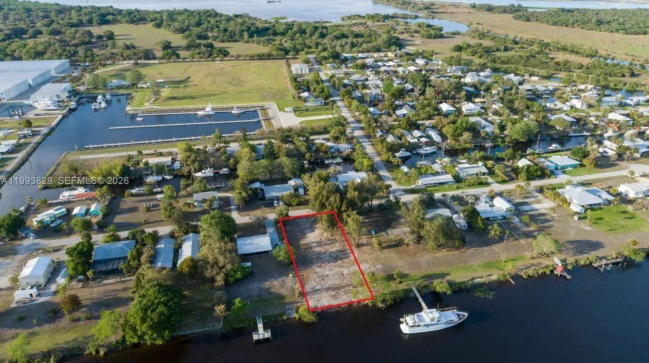 for sale at 1035 W Anchor Lane, Moore Haven FL 33471