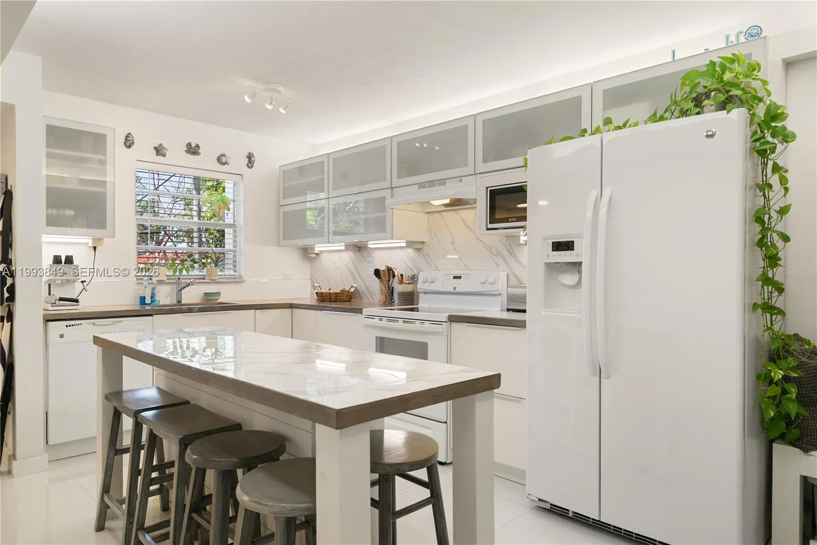 2 bedroom 2 bath for sale at 300 Ocean Dr # 26, Key Largo FL 33037