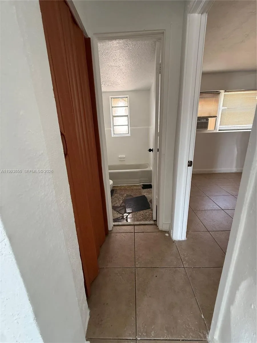 1306 NW 61st St # 5, Miami FL 33142