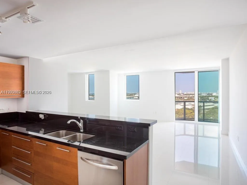2 bedroom 2 bath for rent at 244 Biscayne Blvd # 2102, Miami FL 33132