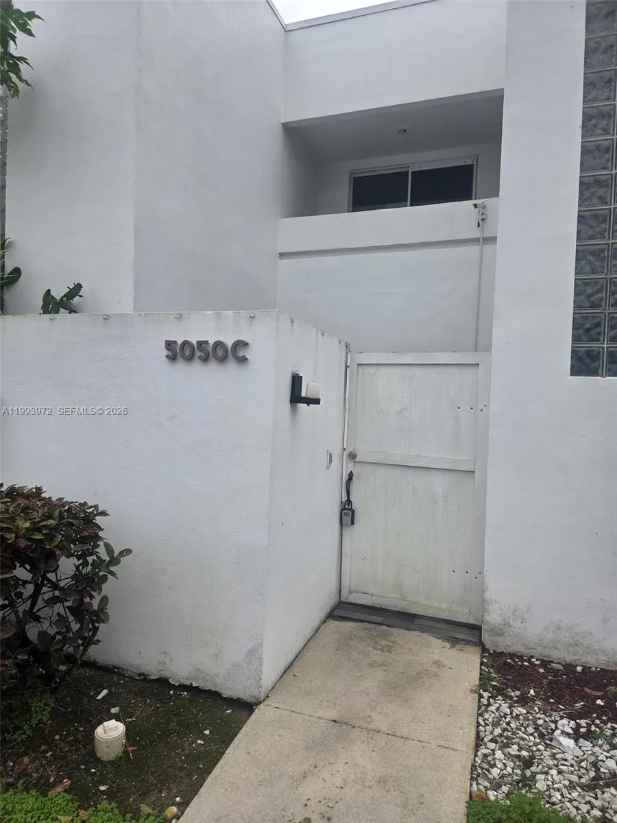 2 bedroom 1 bath for sale at 5050 Elmhurst Rd # C, West Palm Beach FL 33417