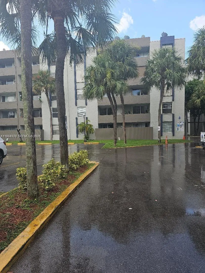10000 NW 80th Ct # 2415, Hialeah Gardens FL 33016