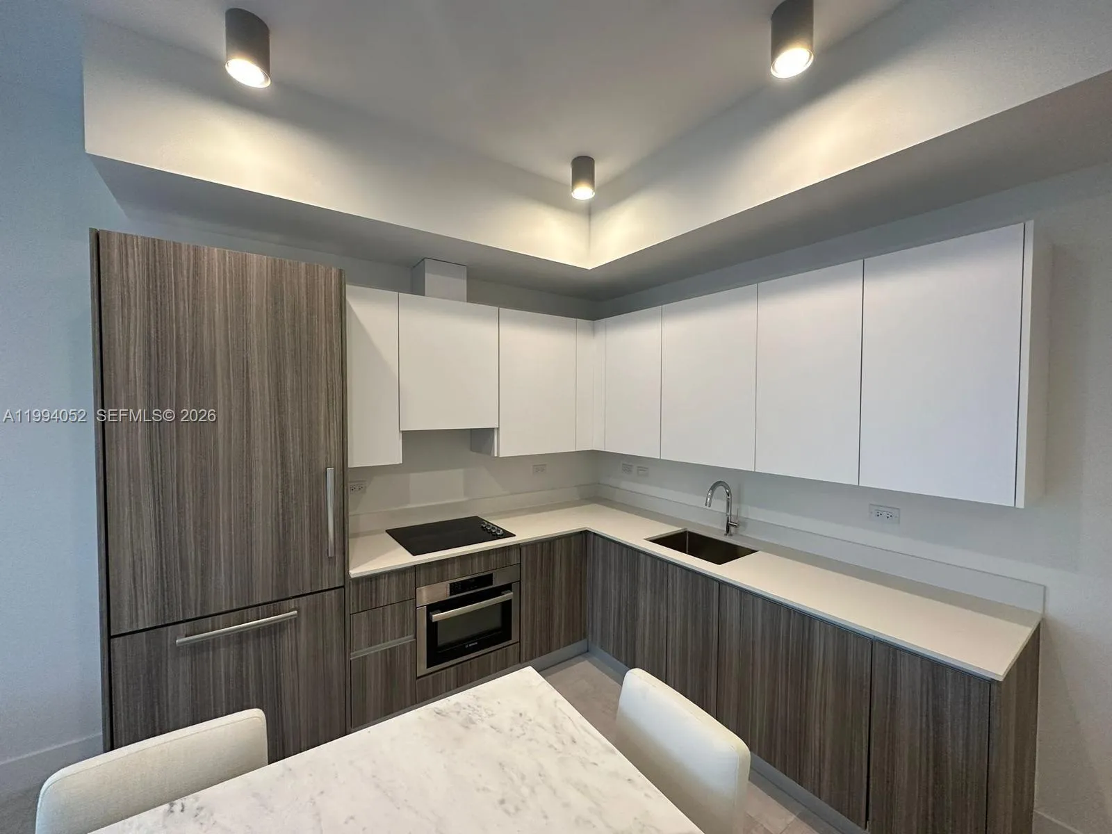 239 SW 9th St # 2002, Miami FL 33130