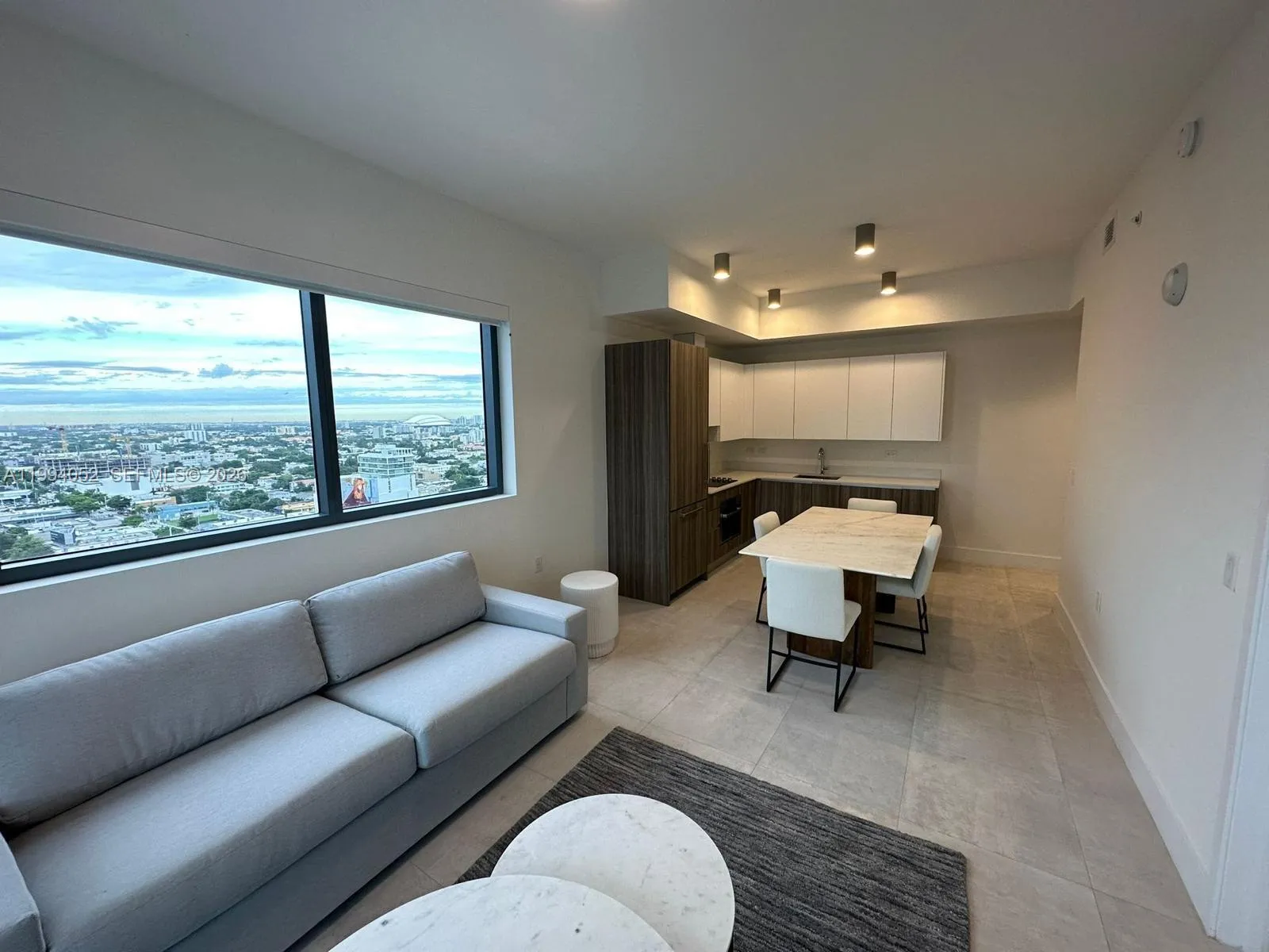 239 SW 9th St # 2002, Miami FL 33130