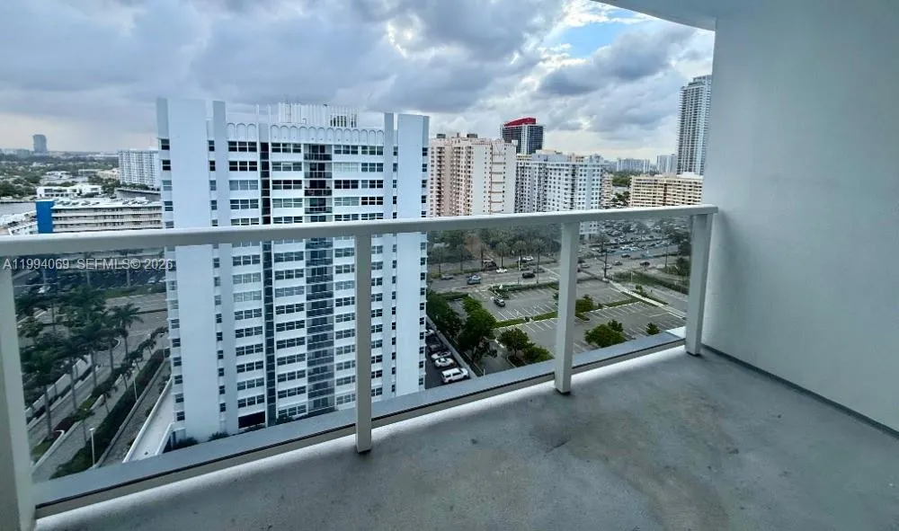 1890 S Ocean Dr # 1807, Hallandale Beach FL 33009