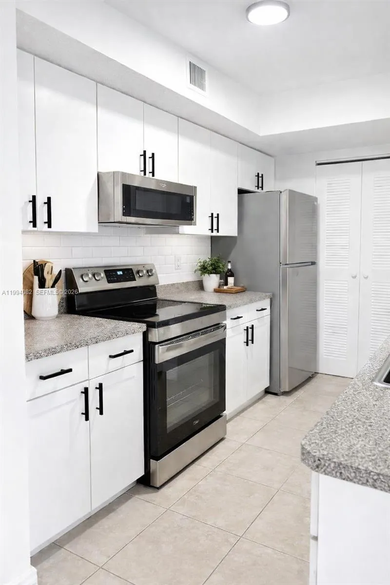 440 S Park Rd # 303, Hollywood FL 33021