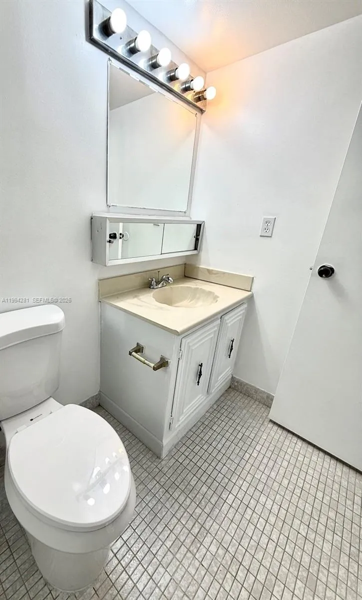 800 Parkview Dr # 217, Hallandale Beach FL 33009