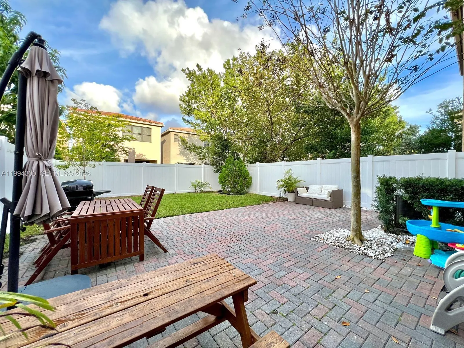 649 NE 191st St, Miami FL 33179