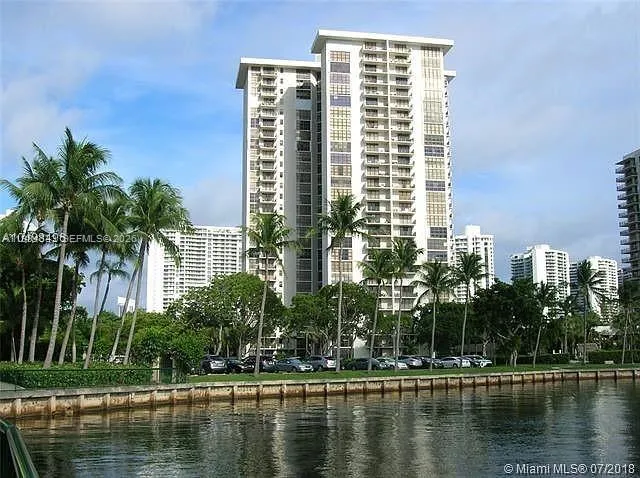 2 bedroom 2 bath for sale at 18181 NE 31st Ct # 506, Aventura FL 33160