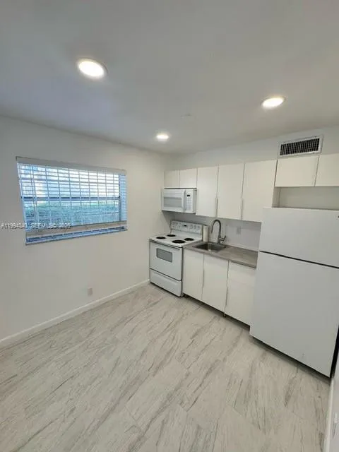 30 SE 4th Ave # 109, Hallandale Beach FL 33009