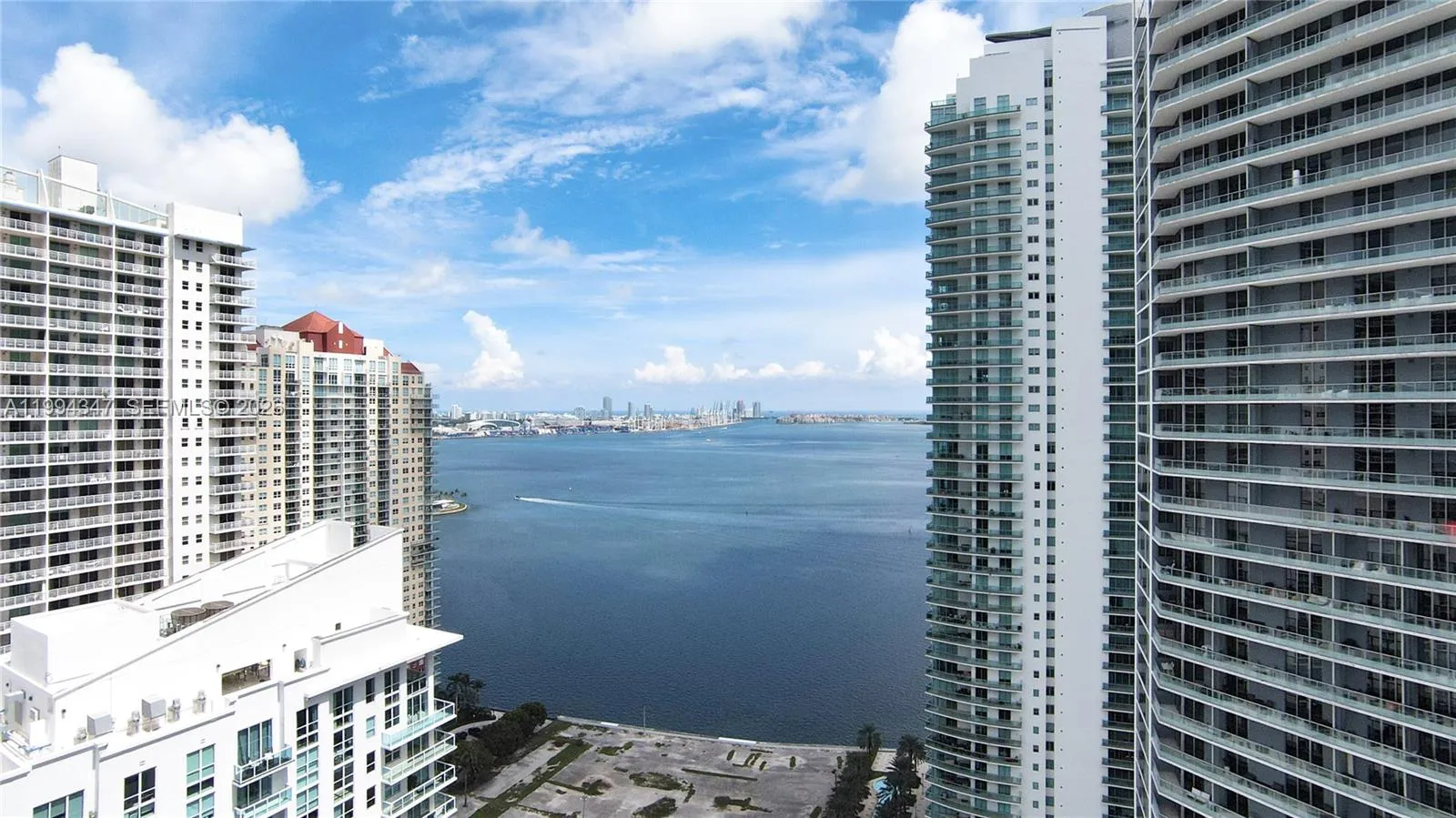 1 bedroom 1 bath for rent at 1300 Brickell Bay Dr # 3100, Miami FL 33131