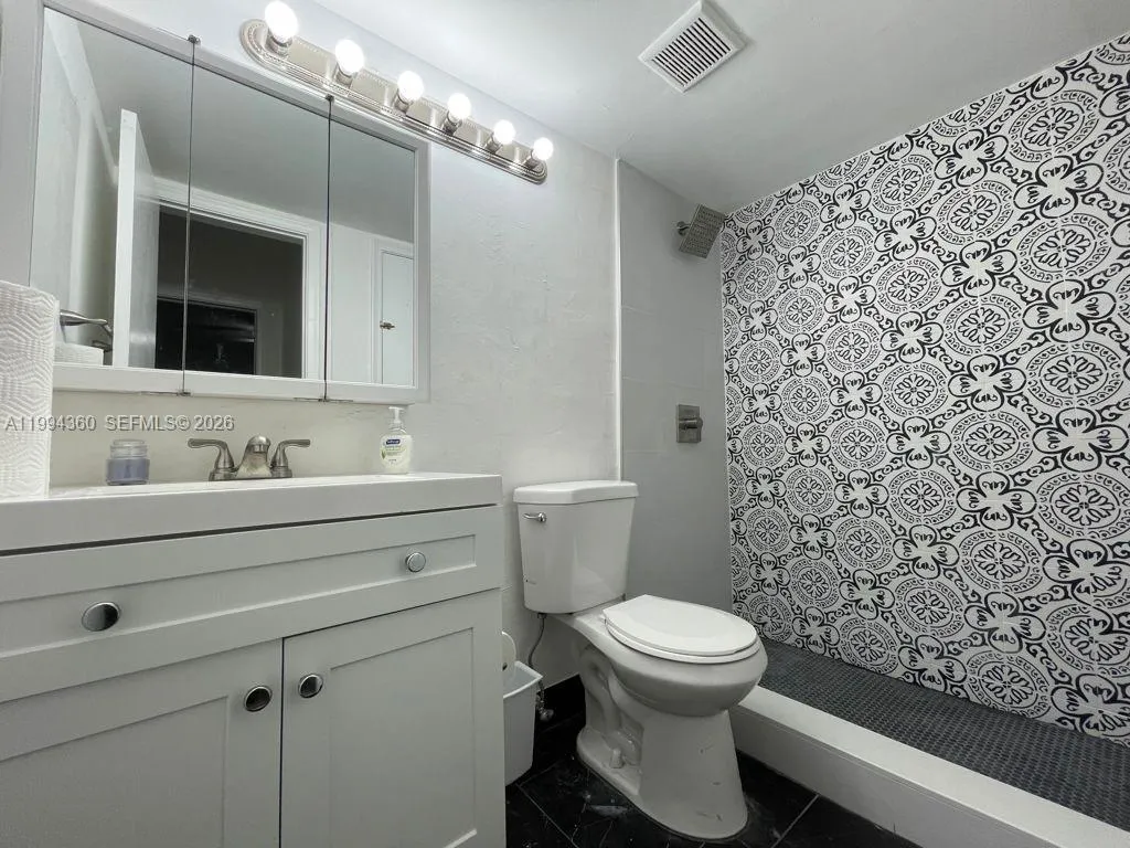 1 bedroom 1 bath for rent at 8701 SW 141st St # C5, Palmetto Bay FL 33176