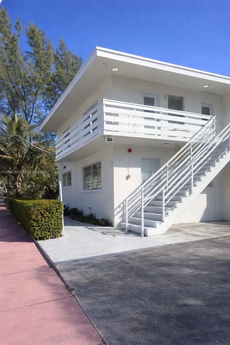 1 bedroom 1 bath for sale at 7725 Carlyle Ave # 2, Miami Beach FL 33141