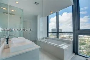 650 NE 32nd St # 4108, Miami FL 33137