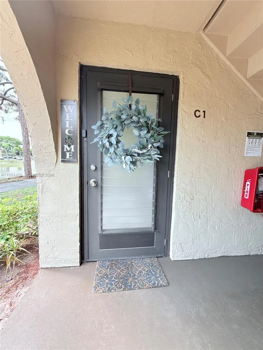 340 Pine Ridge Cir # 1, Green Acres FL 33463