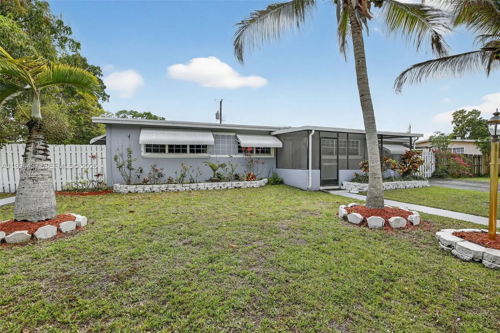 6842 NW 15th St, Plantation FL 33313