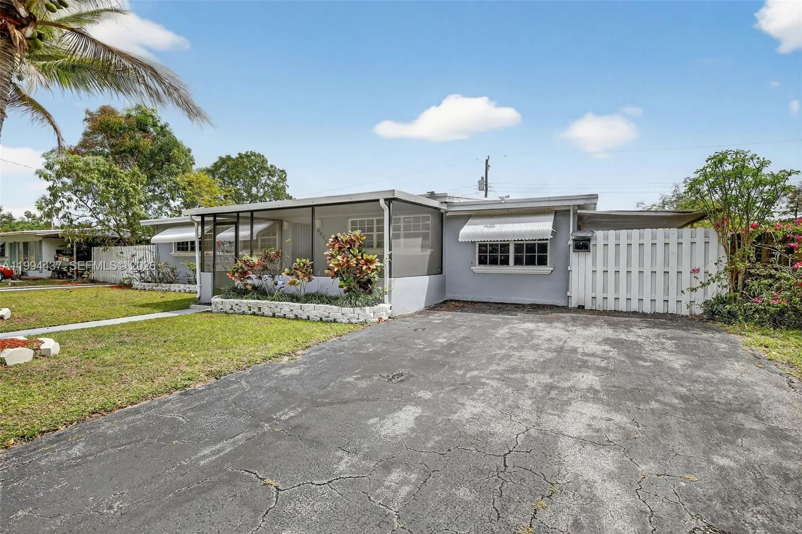 6842 NW 15th St, Plantation FL 33313