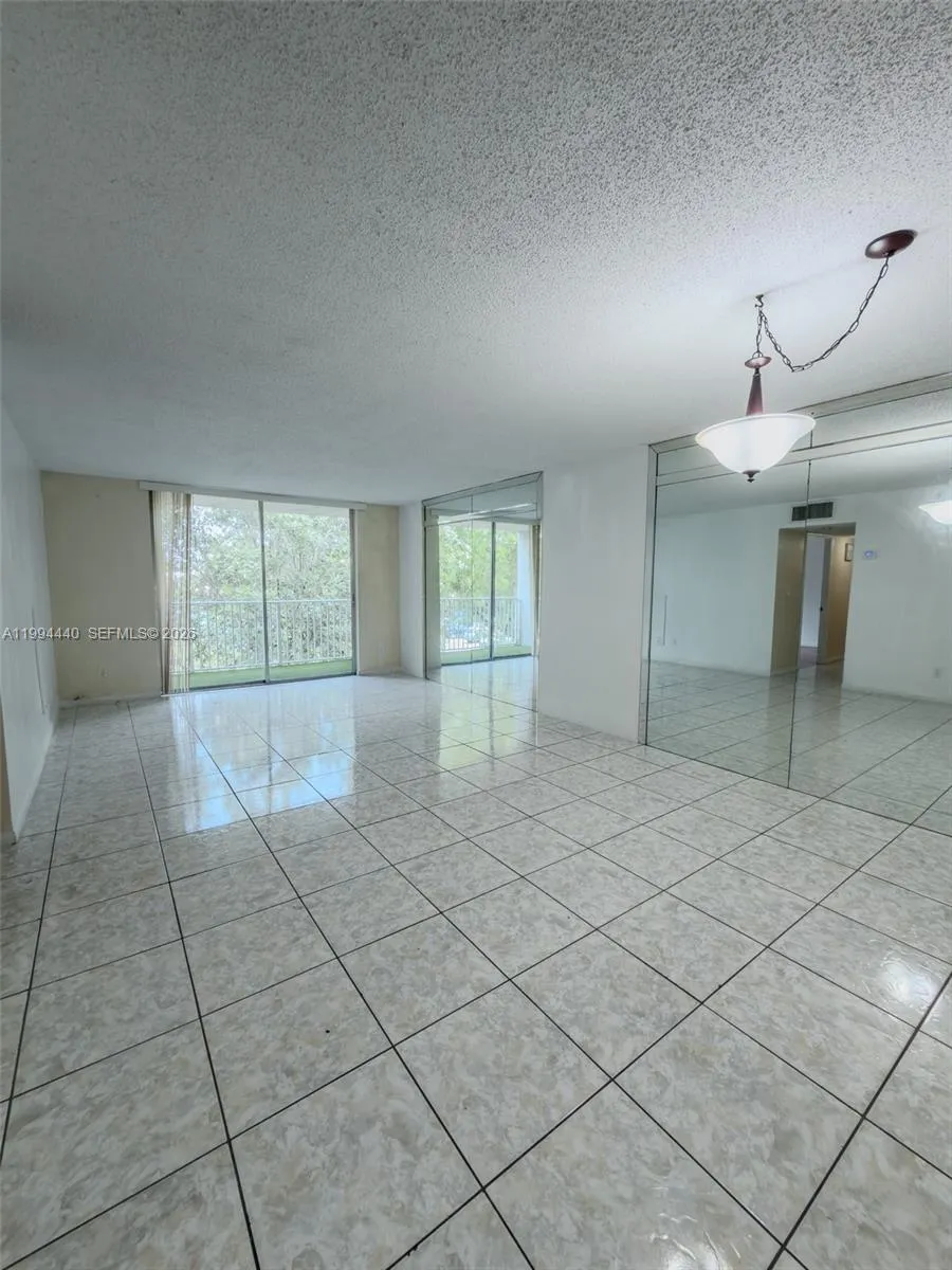 8411 NW 8th St # 301, Miami FL 33126