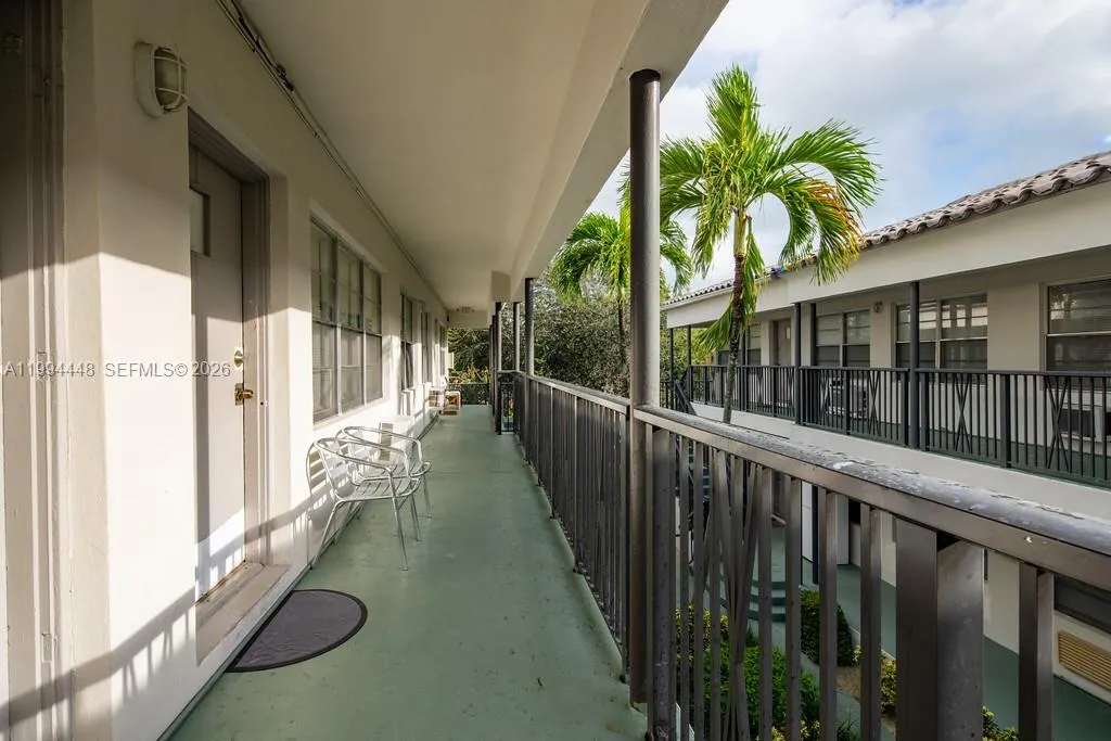 974 Biarritz Dr # 15, Miami Beach FL 33141