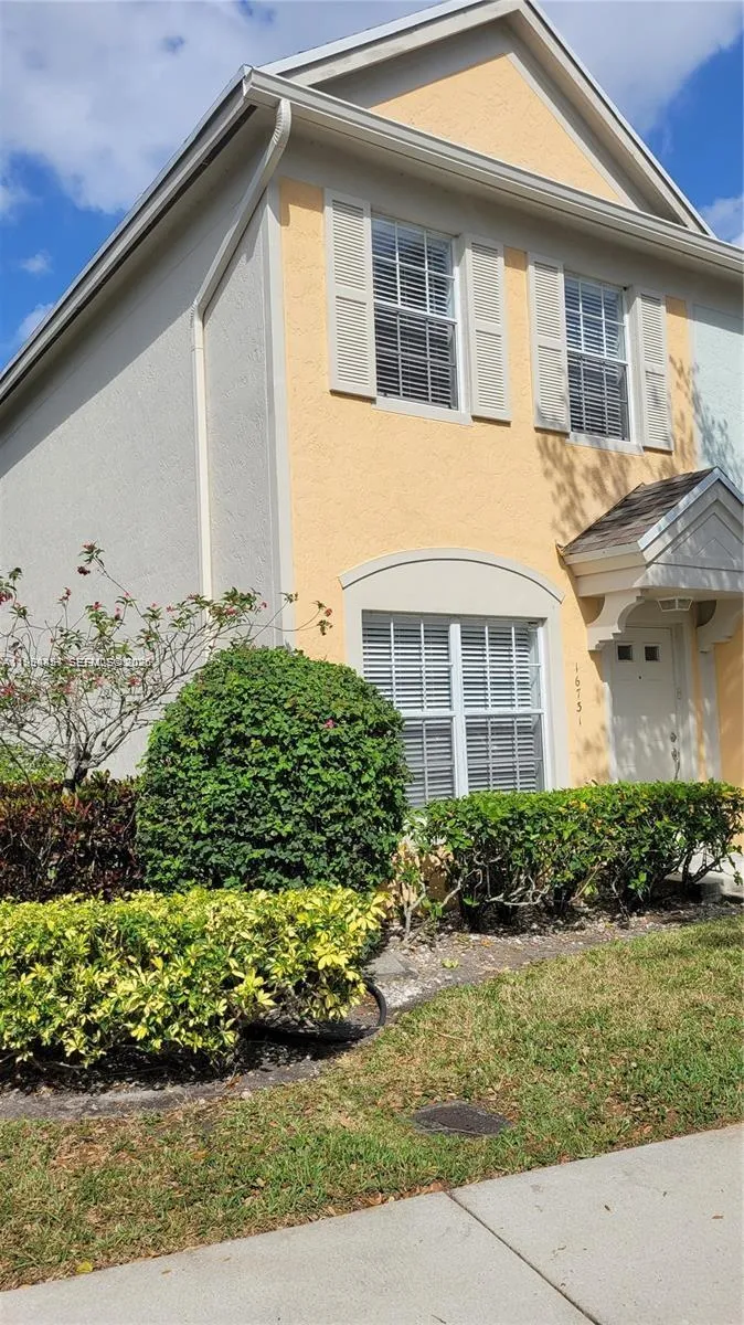 16731 Hemingway Dr, Weston FL 33326
