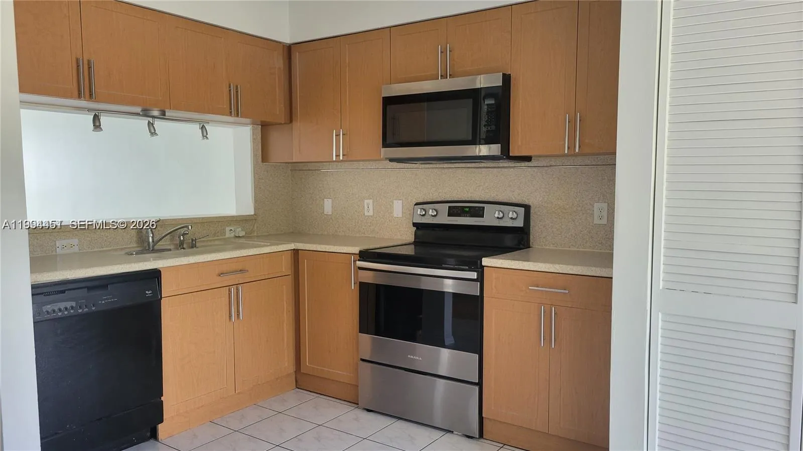 16731 Hemingway Dr, Weston FL 33326