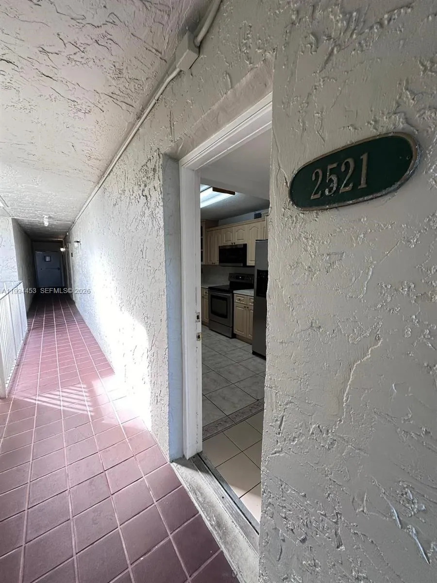 10000 NW 80th Ct # 2521, Hialeah Gardens FL 33016