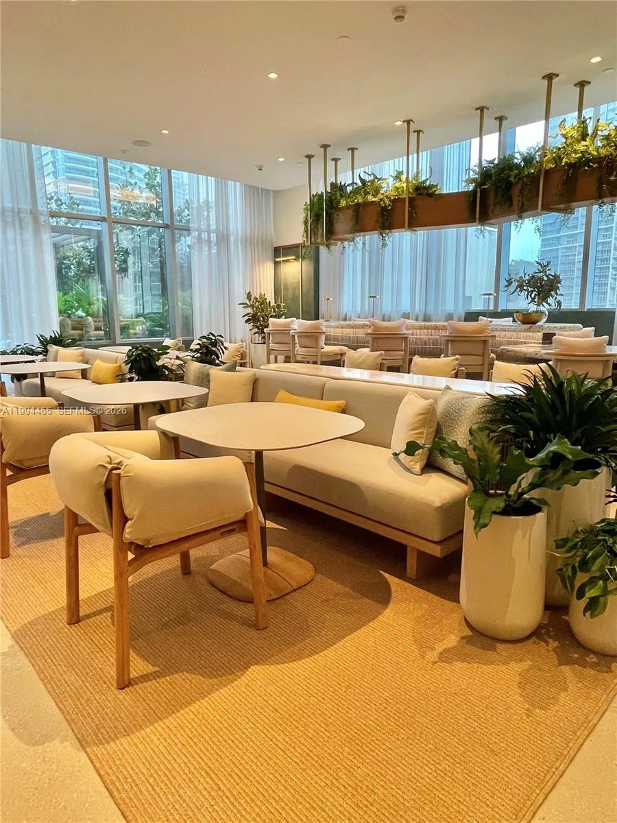 77 SE 5th # 1213, Miami FL 33131