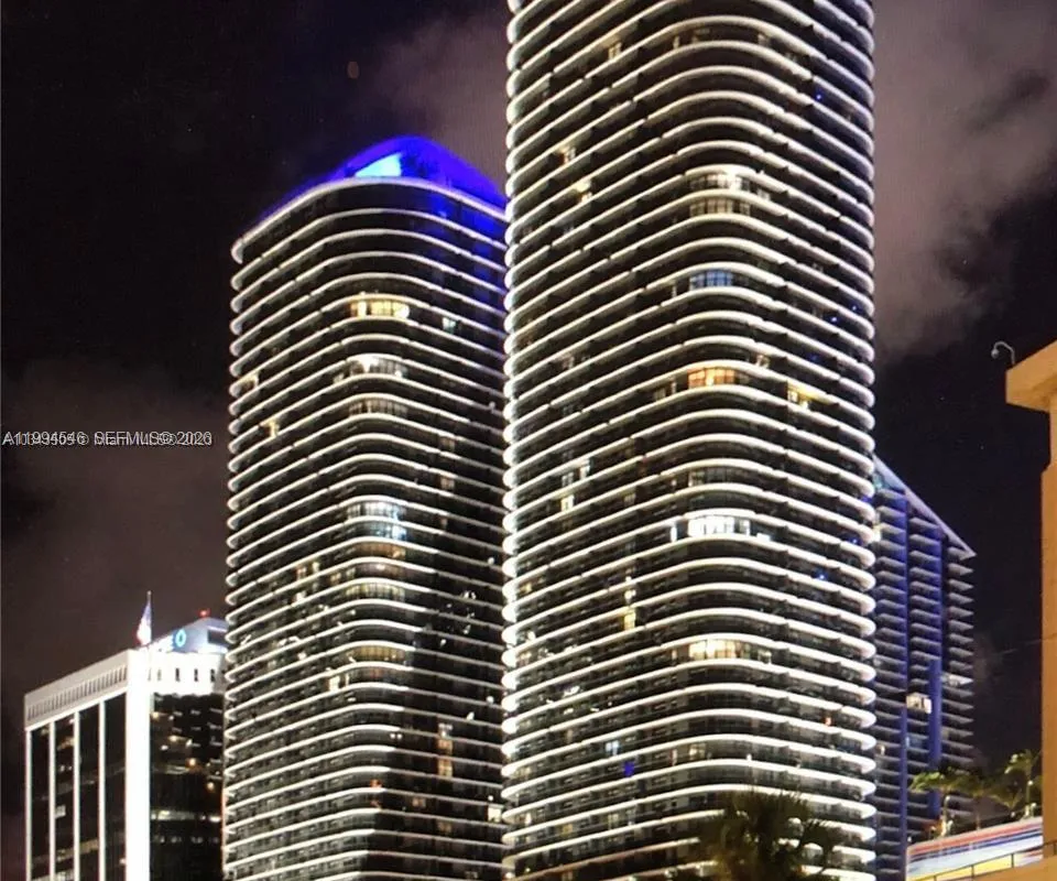 55 SW 9th St # 1001, Miami FL 33130