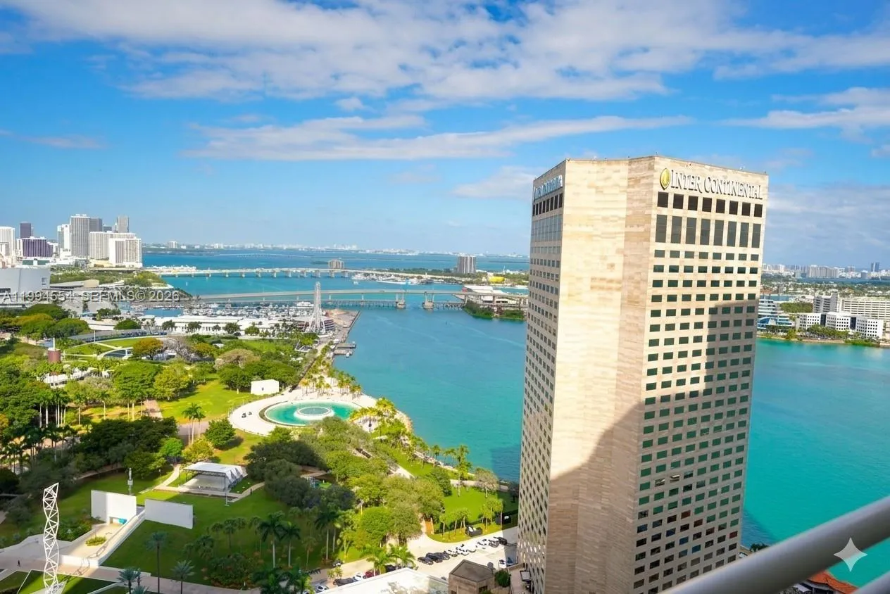 325 S Biscayne Blvd # 3314, Miami FL 33131