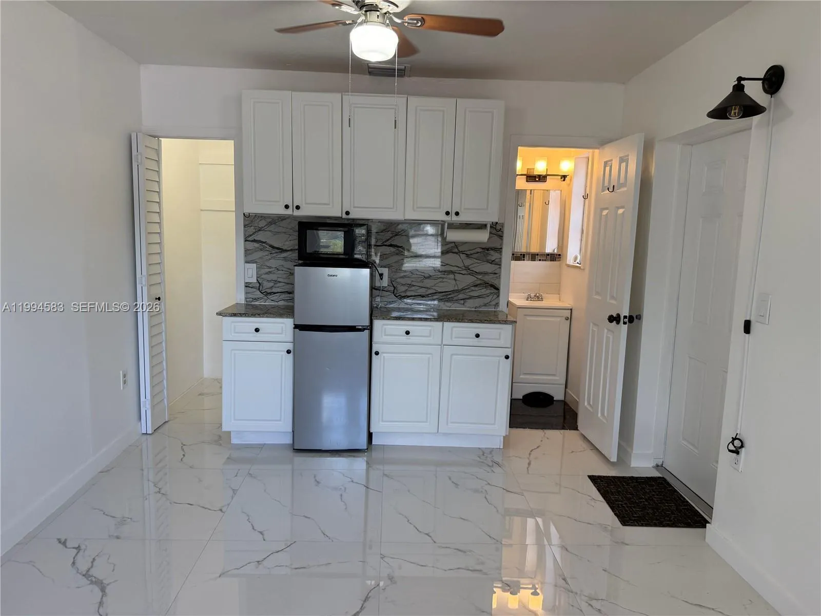 1 bedroom 1 bath for rent at 1230 North Dr, Miami FL 33179