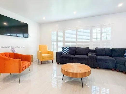 6466 NW 20th St, Margate FL 33063