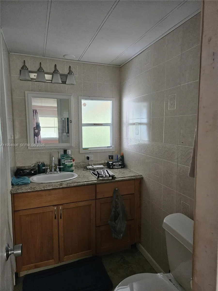 5210 35 Court, Davie FL 33314