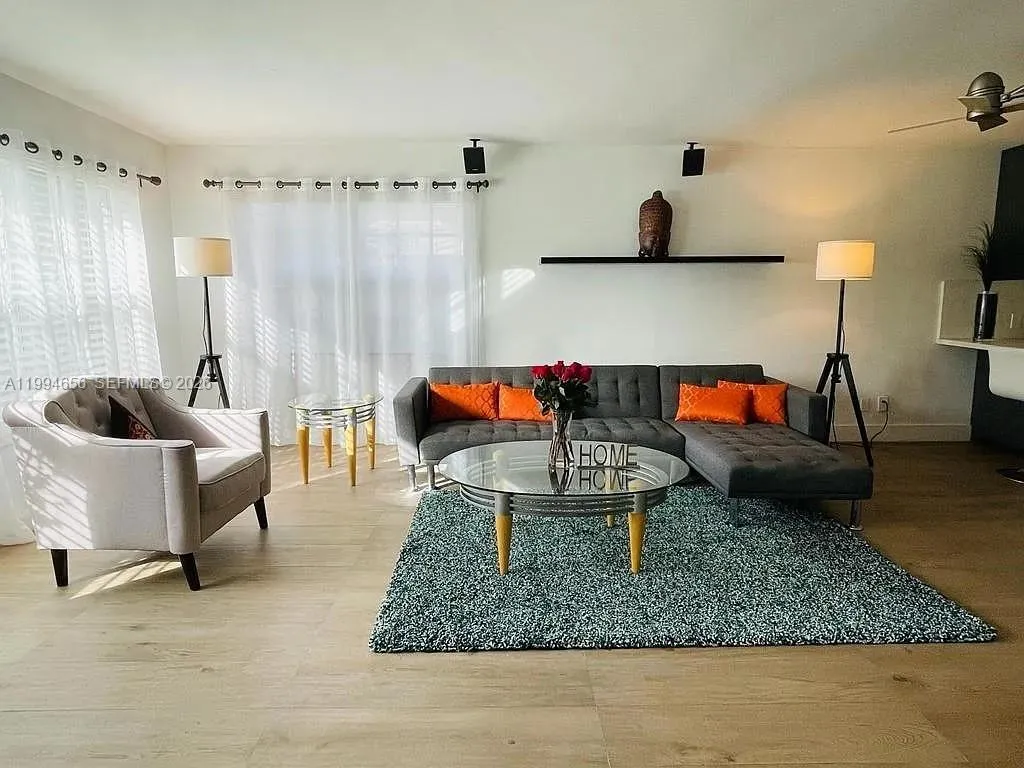 1143 Lincoln St, Hollywood FL 33019