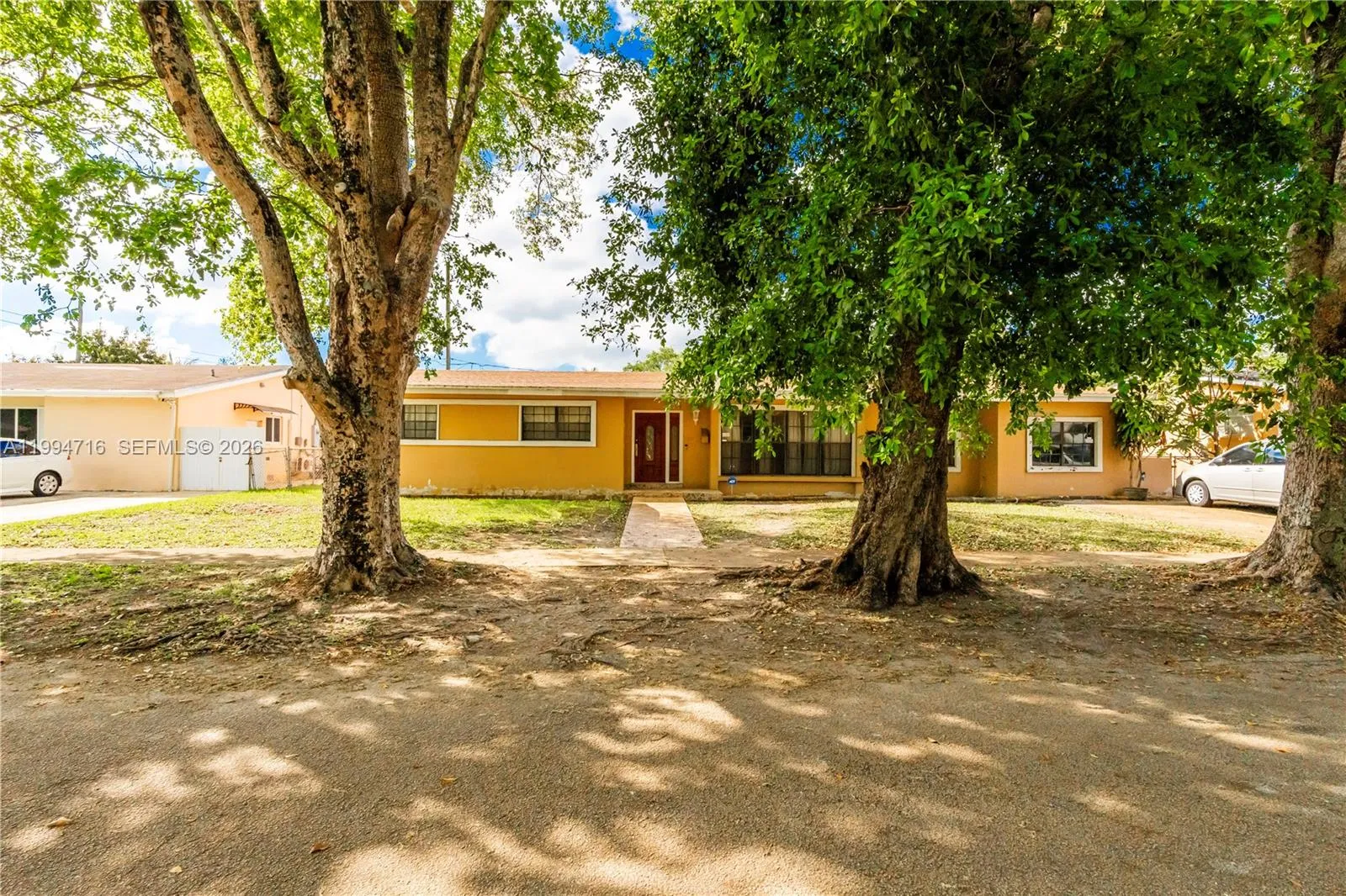 780 NE 155th St, Miami FL 33162