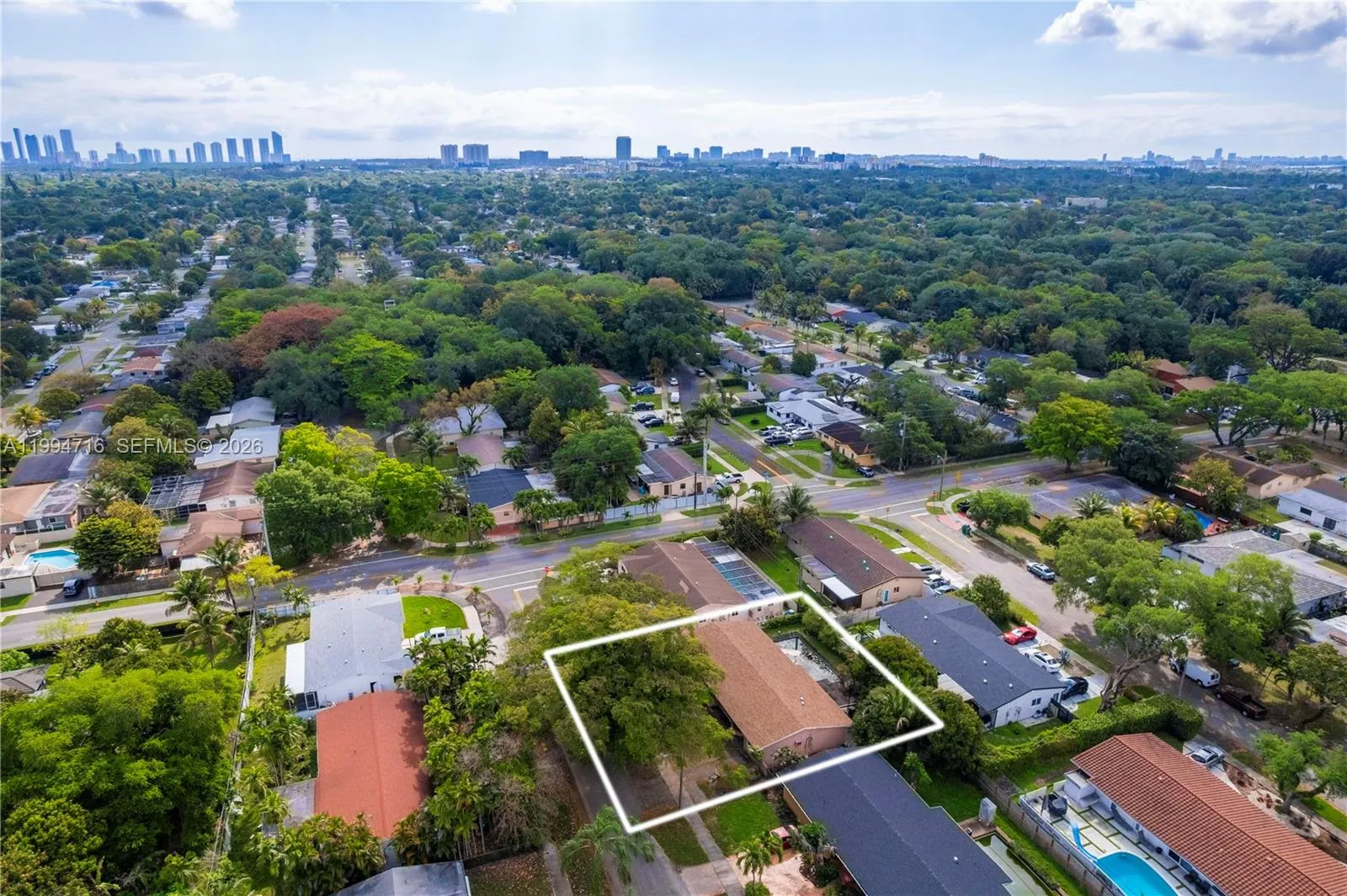 780 NE 155th St, Miami FL 33162