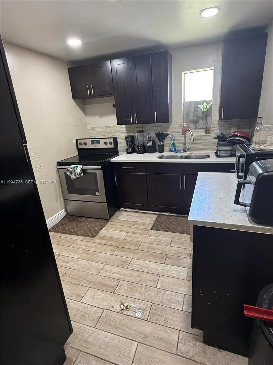 5432 SW 18th St, West Park FL 33023