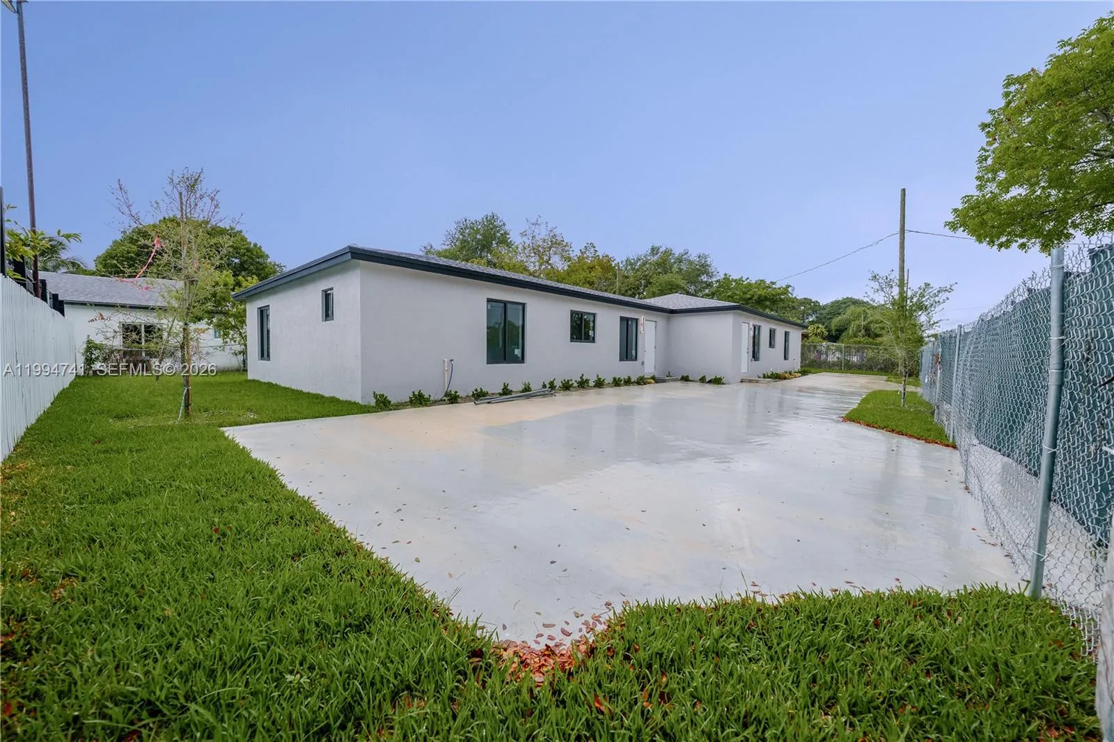 1112 NW 81st St, Miami FL 33150