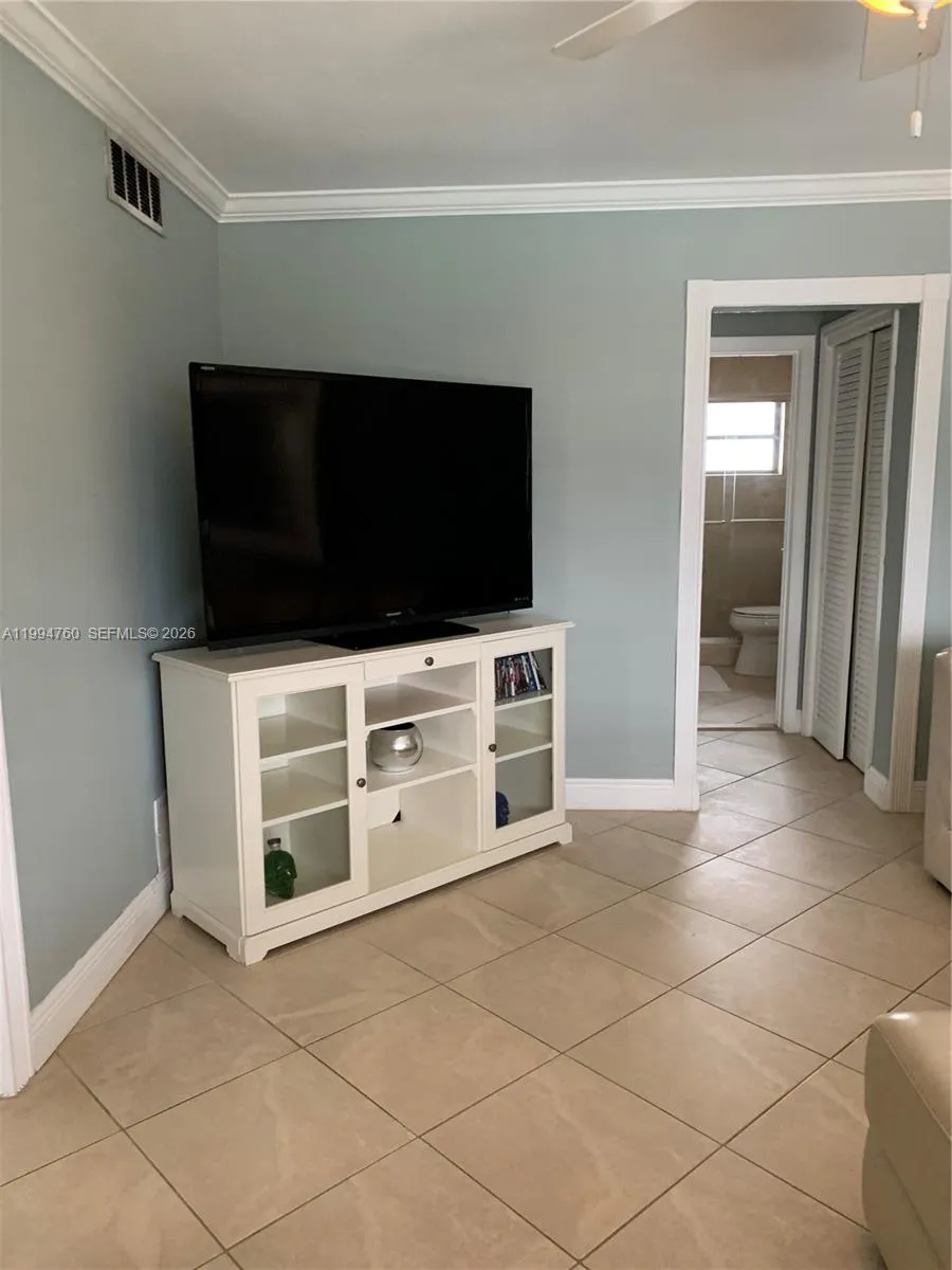 1100 Atlantic Shores Blvd # 412, Hallandale Beach FL 33009