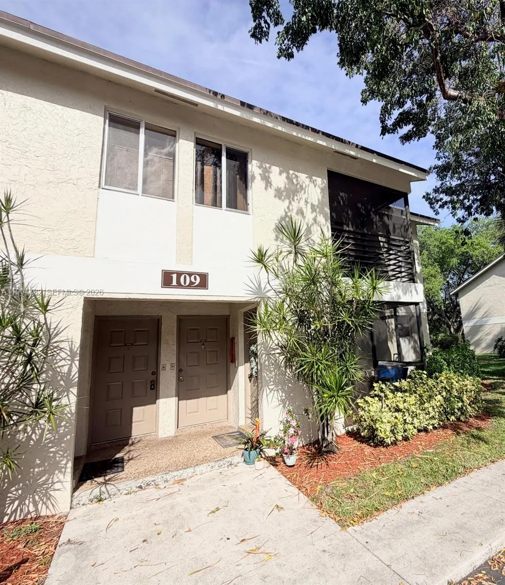 109 Gardens Dr # 203, Pompano Beach FL 33069