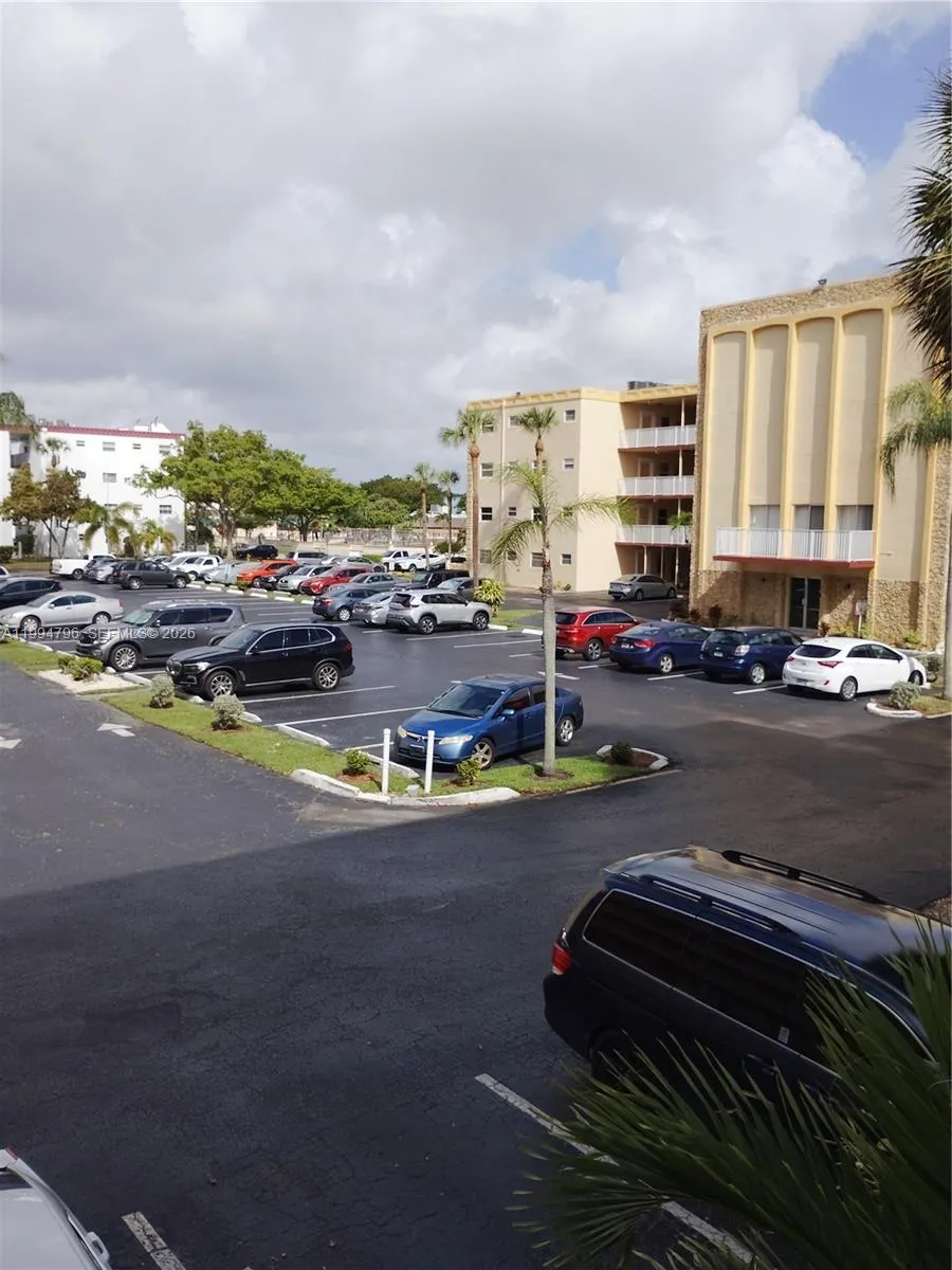 3940 NW 42nd Ave # 213, Lauderdale Lakes FL 33319