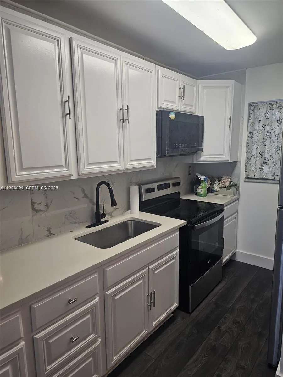 6055 W 19th # 209, Hialeah FL 33012