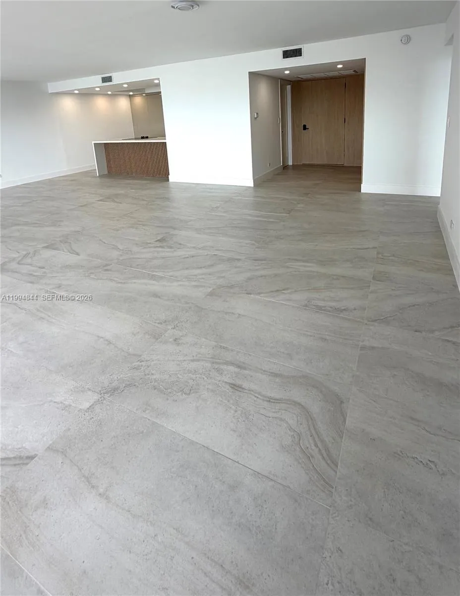 114 Cricket Club # 605, North Miami FL 33181