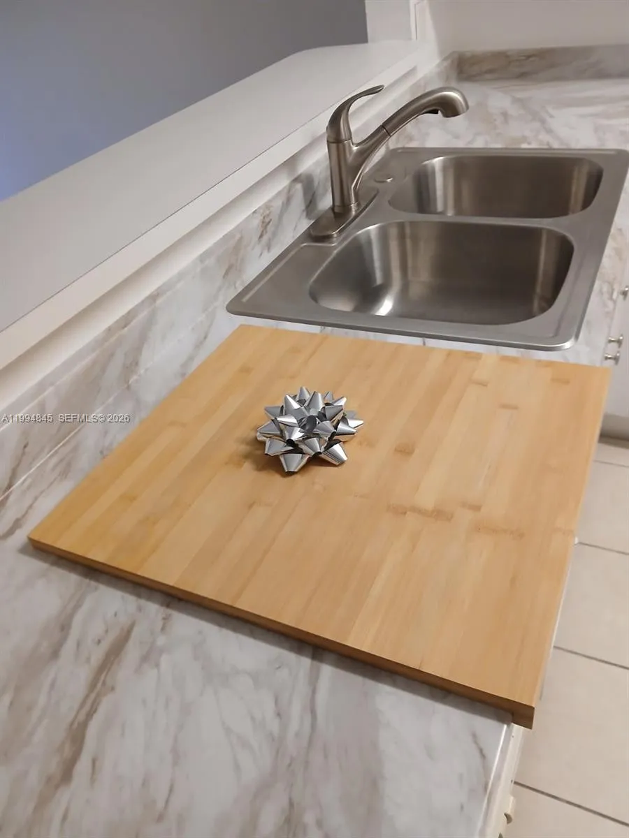 3 bedroom 2 bath for sale at 1575 NE 33rd Ave # 9, Homestead FL 33033