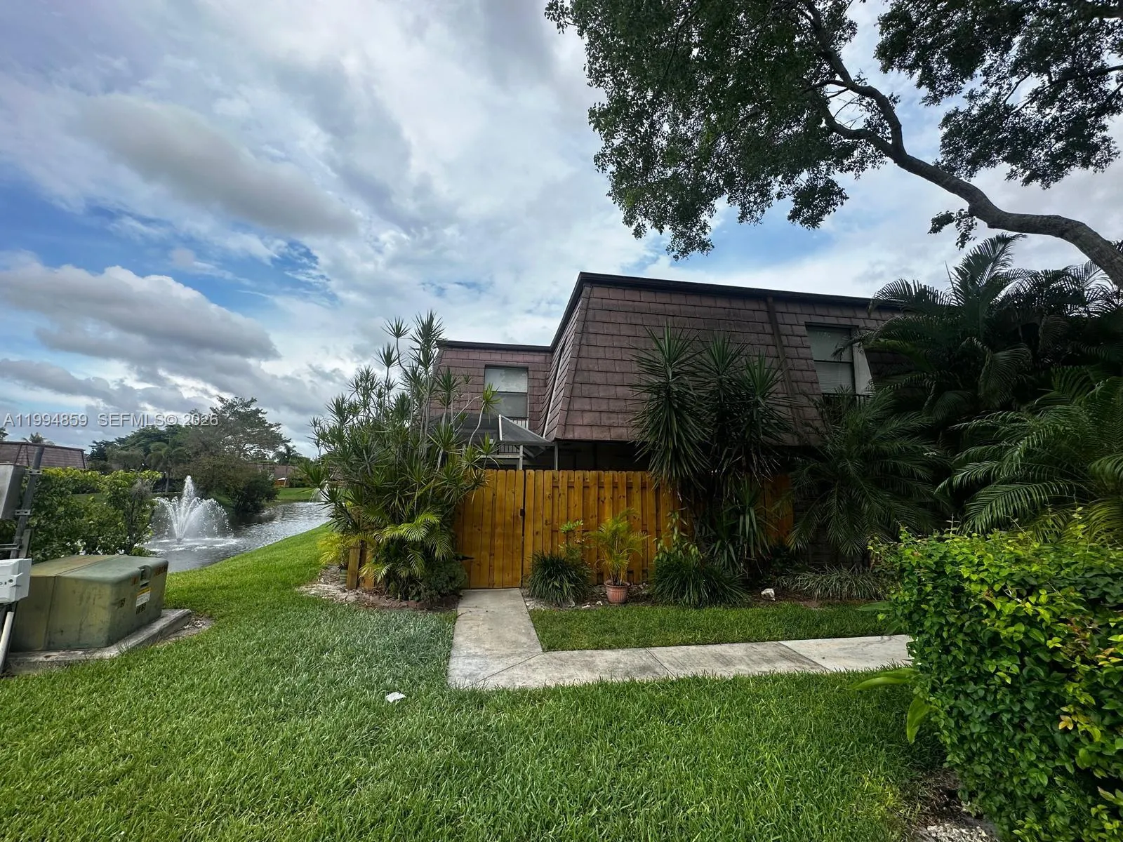 3 bedroom 2 bath for sale at 7671 W Courtyard Run W, Boca Raton FL 33433