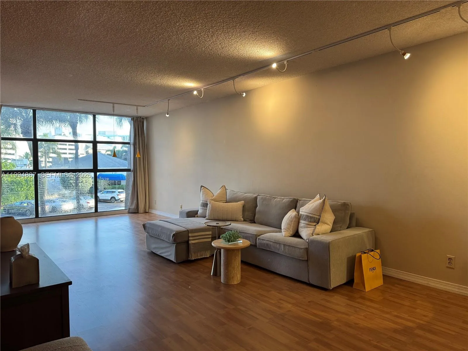 600 Parkview Dr # 222, Hallandale Beach FL 33009